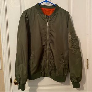 Army green mens bomber jacket. Light weight size medium
